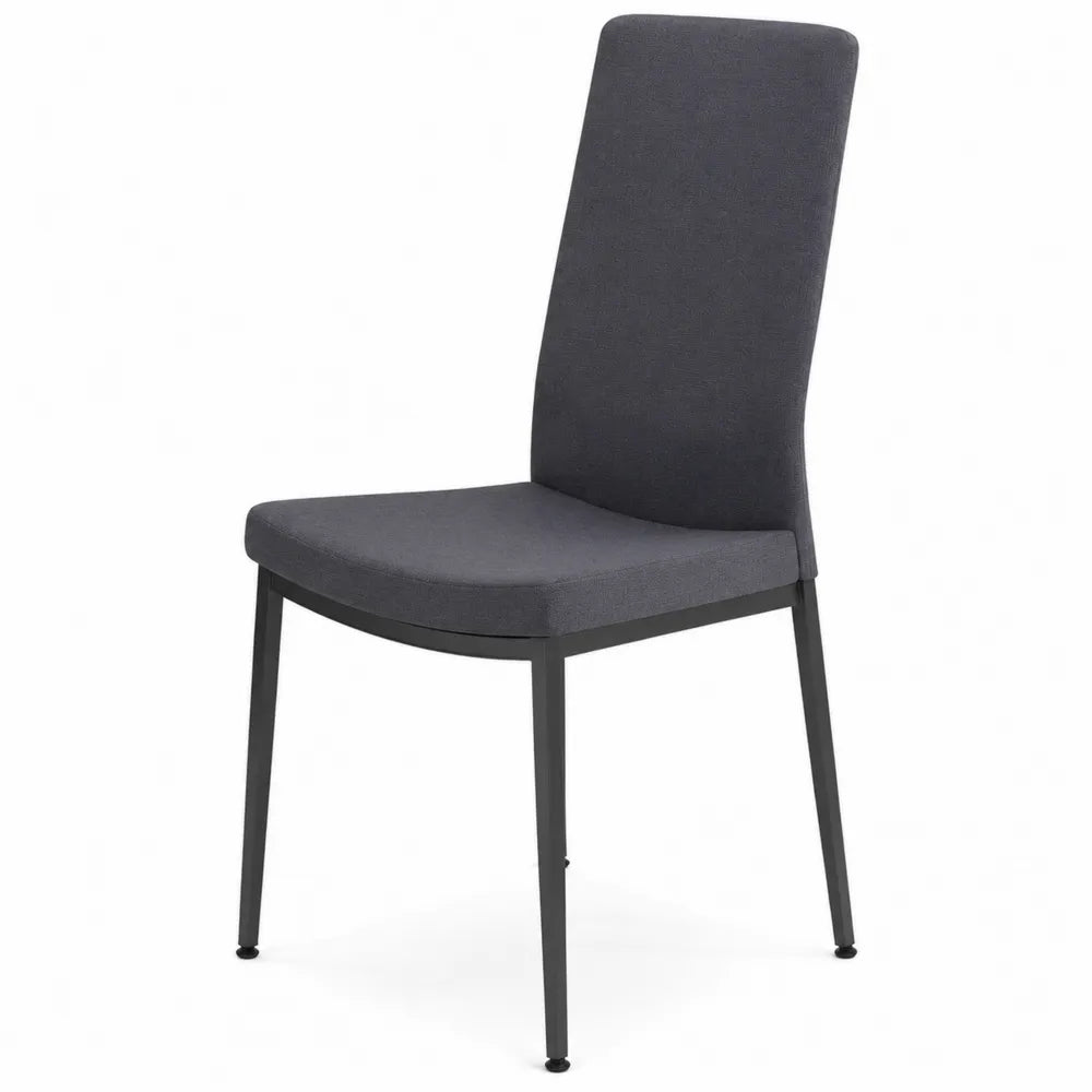 Chaise en tissu avec pieds en métal gris